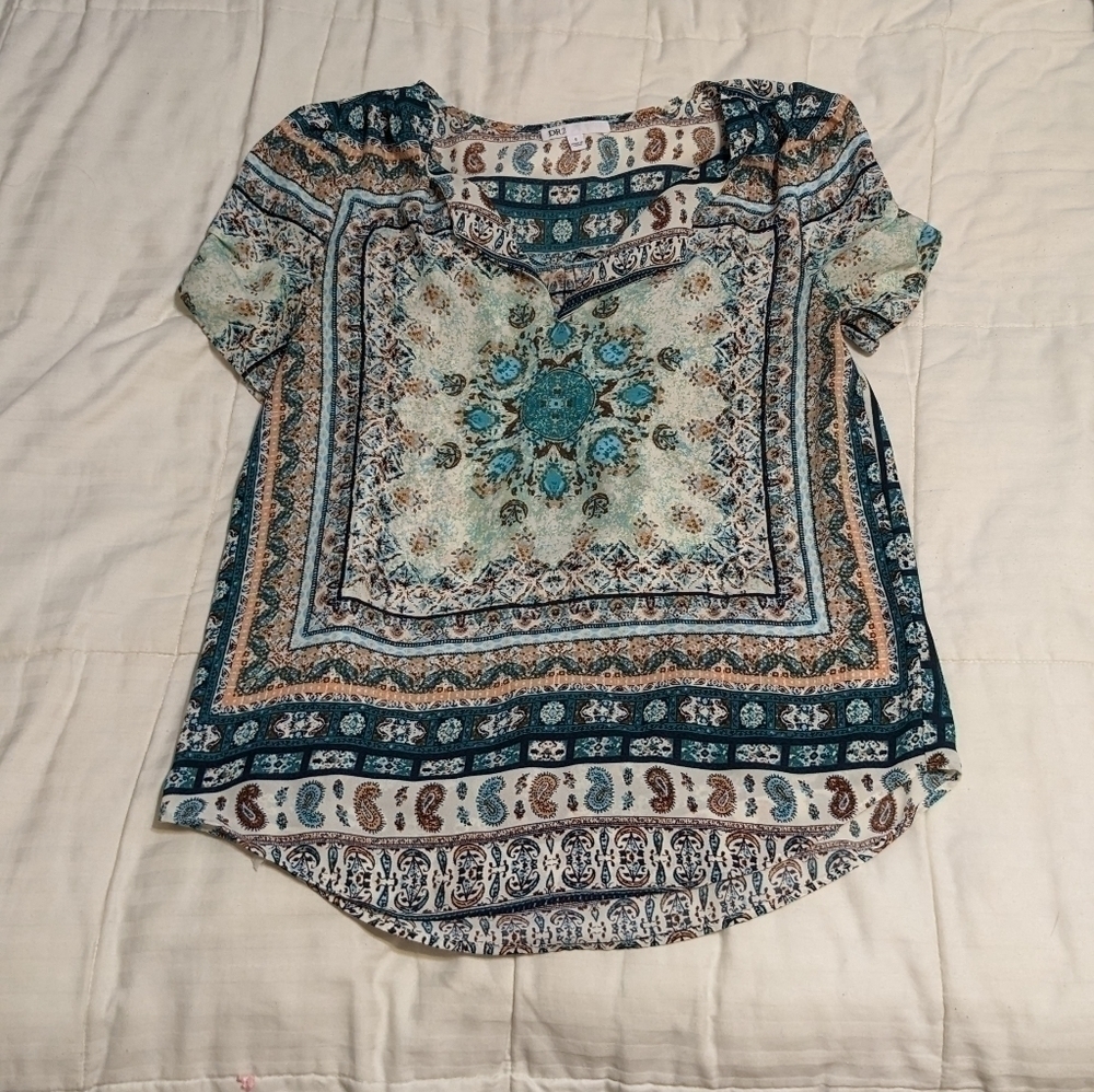 Pretty Lightweight Patterned Top By Dr2 Size Small - image 1